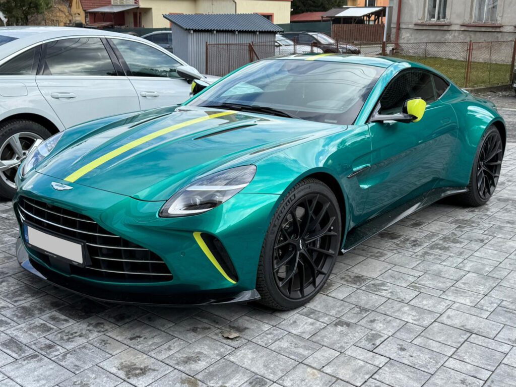 Aston Martin Vantage AMR V8